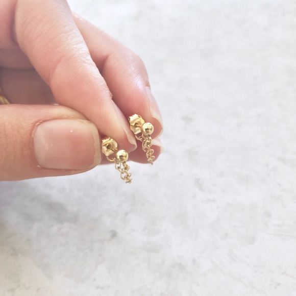 14k Gold Filled Chain Cuff Huggie Earrings - Picture 5 of 5